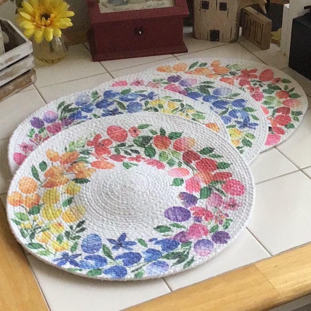 ‘Cupcakes & Cashmere’ Round Floral Placemats (4)